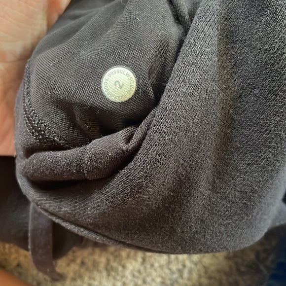 Lululemon black scuba joggers size 2 - Picture 5 of 6